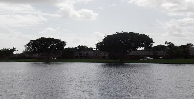 Building Photo - 451 Springdale Cir