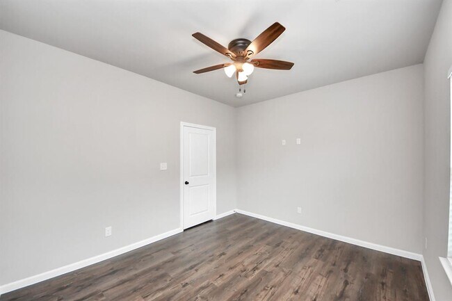 Building Photo - 314 Carlos Leal Dr