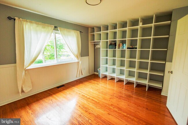 Building Photo - 300 MacClelland Ave