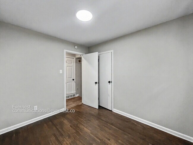 Building Photo - 4624 Sunnybrook St