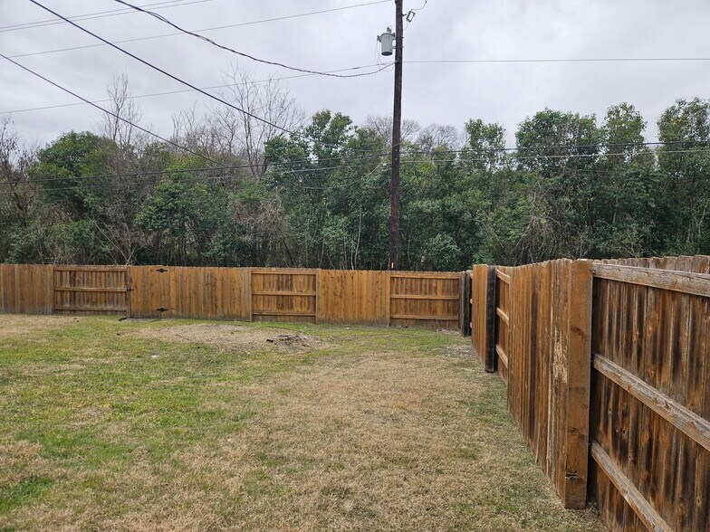 Building Photo - 7406 Geneva Dr