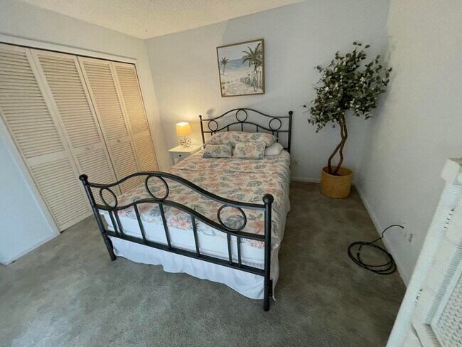 Building Photo - 9405 S Ocean Dr