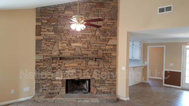 Building Photo - 30 Oaklake Ct