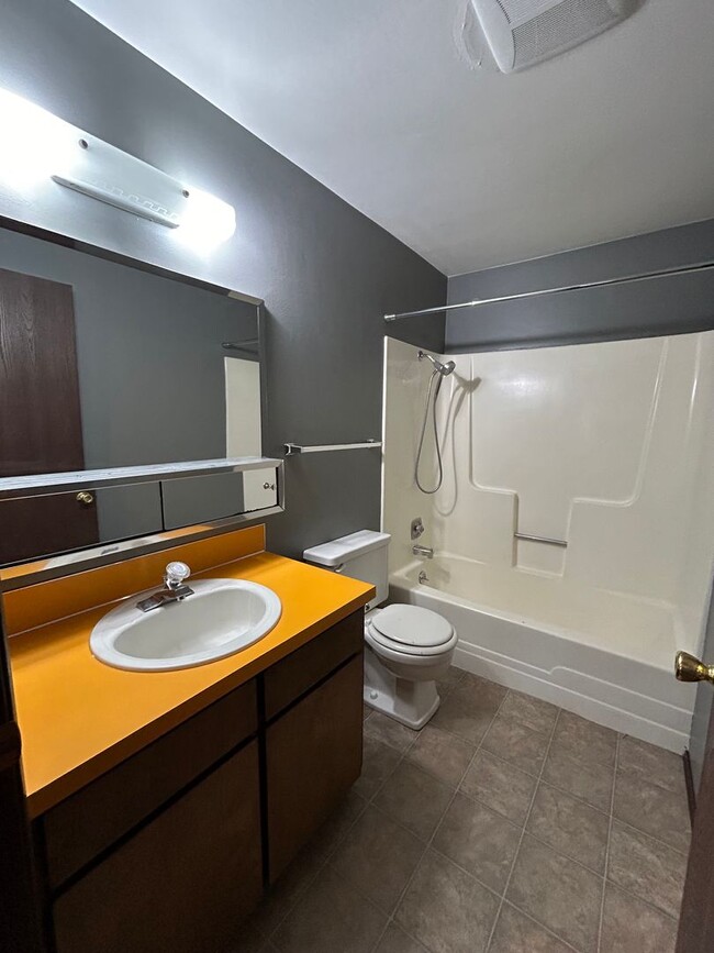 Building Photo - $500 off 1st Month's Rent!!! Charming Home on .25 acre Lot!