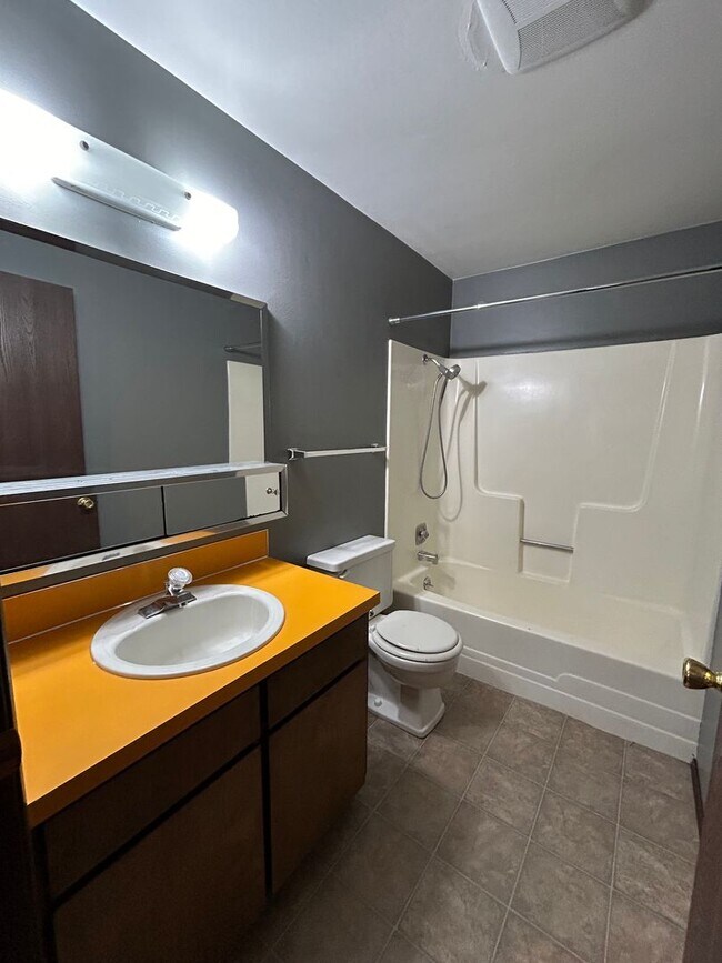 Building Photo - $750 off 1st Month's Rent!!! Charming 3bd/2ba Home!