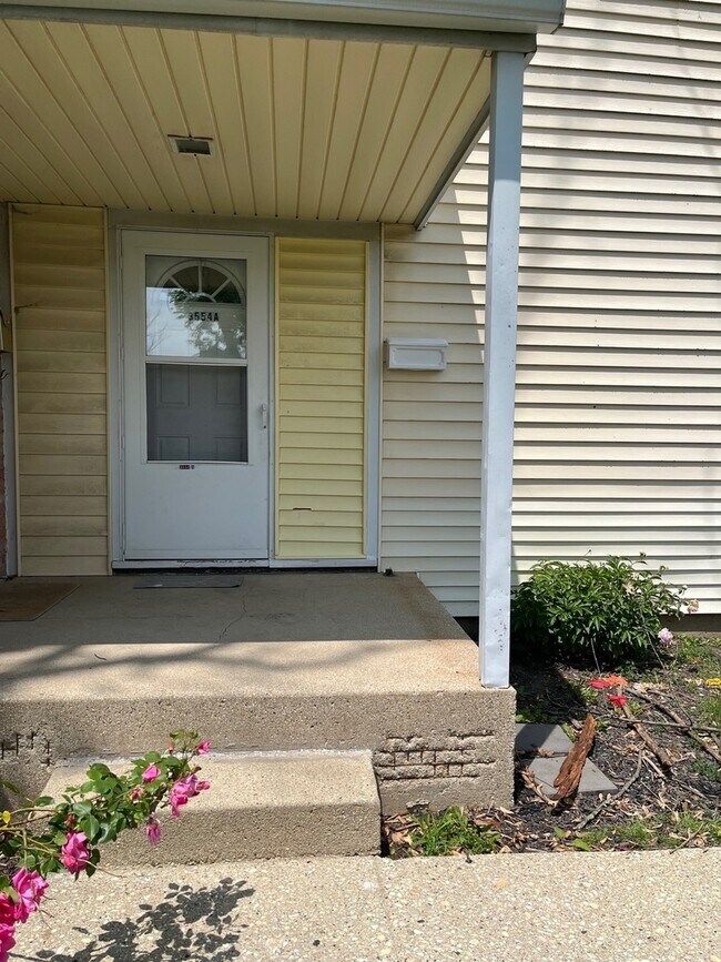 Primary Photo - 3554 Western Ave