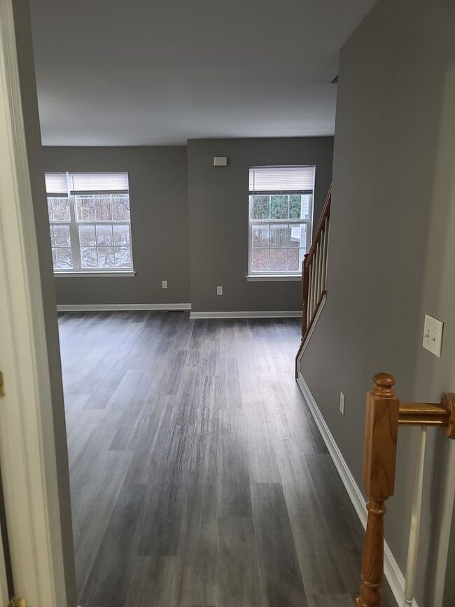 Building Photo - 3 bedroom,  2 1/2 bath town home in Waynesboro PA