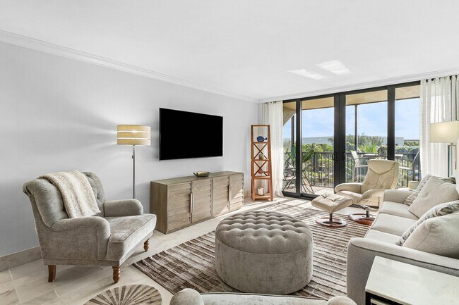 Building Photo - 14 Royal Palm Way