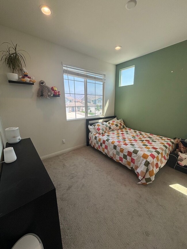 Building Photo - Beautiful 4- Bedroom Home