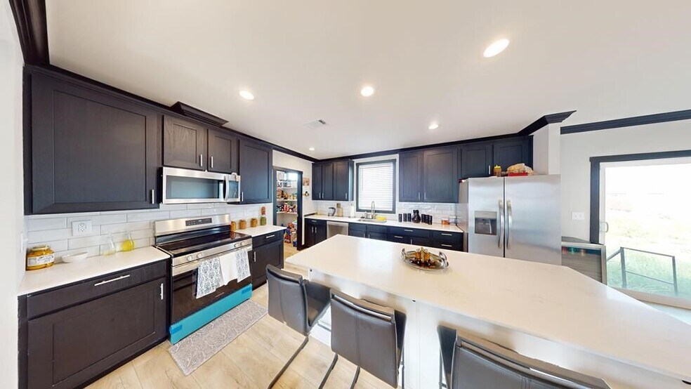 Building Photo - 822 Private Rd