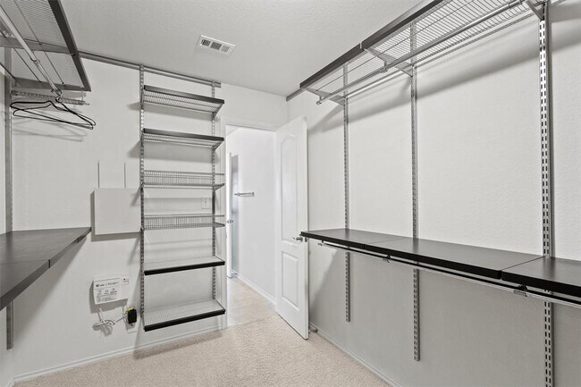 Building Photo - 12036 Pecangate Way