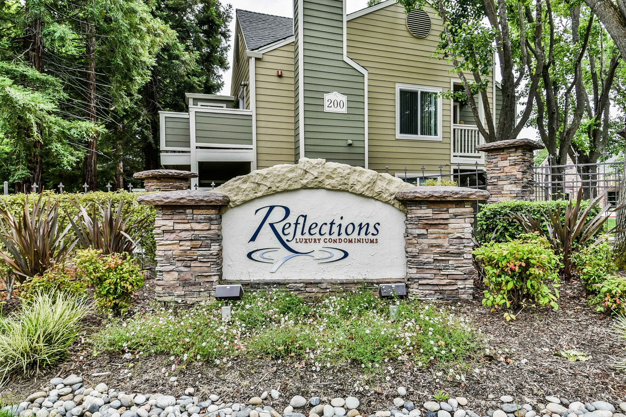Building Photo - 140 Reflections Dr