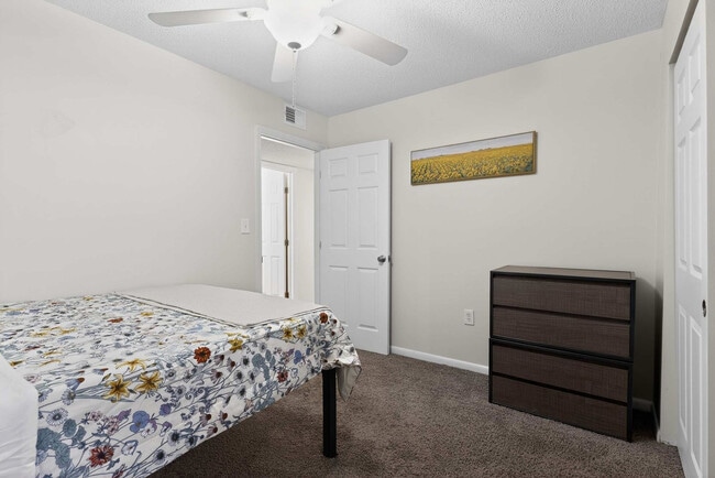 Building Photo - 800 Alexander Rd