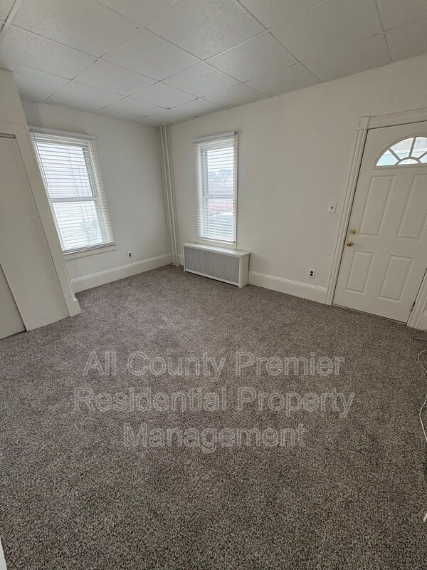 Building Photo - 723 Sampson Ave