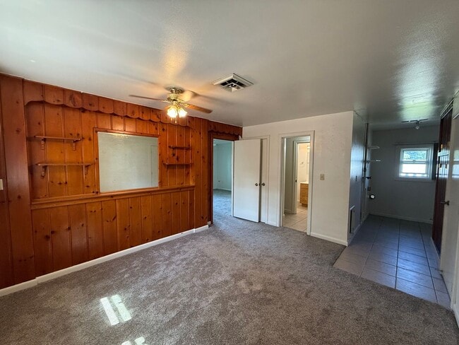 Building Photo - Pet Friendly! Central Air!