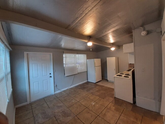 Building Photo - 2170-2172 Davis Court