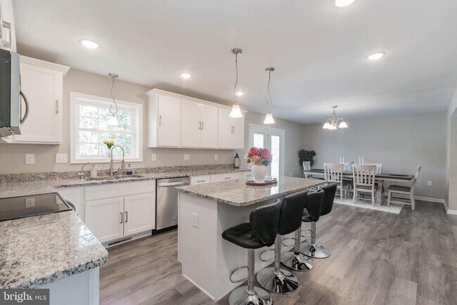 Building Photo - 342 Europa Way