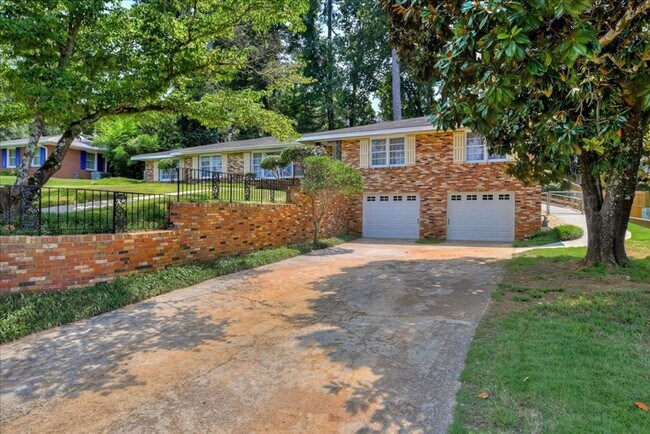 Building Photo - 2279 Overton Rd