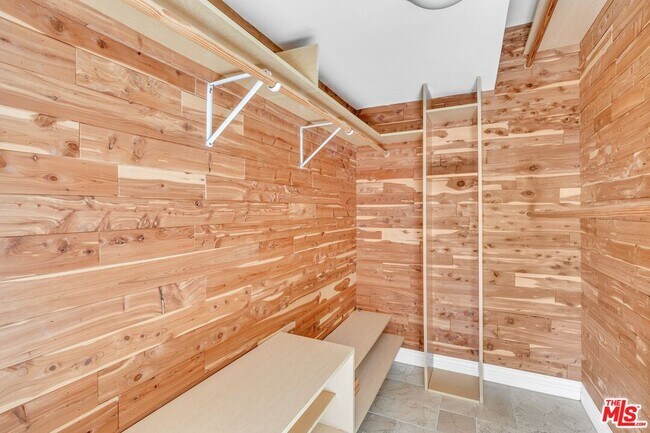 Building Photo - 2177 Summitridge Dr