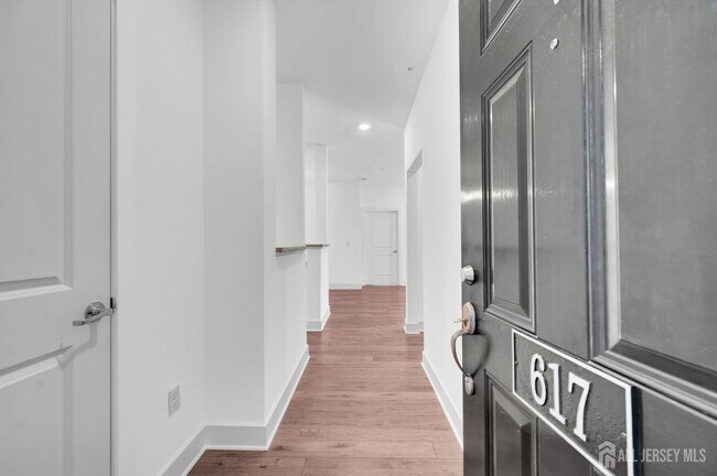 Building Photo - 617 Marion Ln