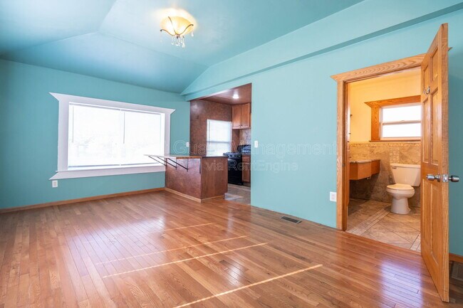 Building Photo - 421 N Emporia Ave