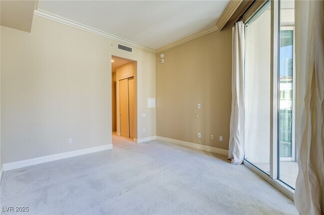 Building Photo - 2857 Paradise Rd