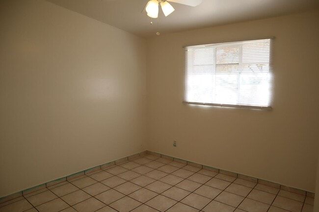 Building Photo - Great home Great price