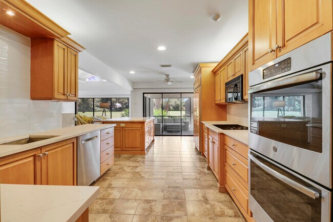 Building Photo - 5740 SE Winged Foot Dr