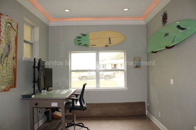 Building Photo - 1550 E Leonard St