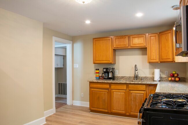 Kitchen 1 - 714 Spring St