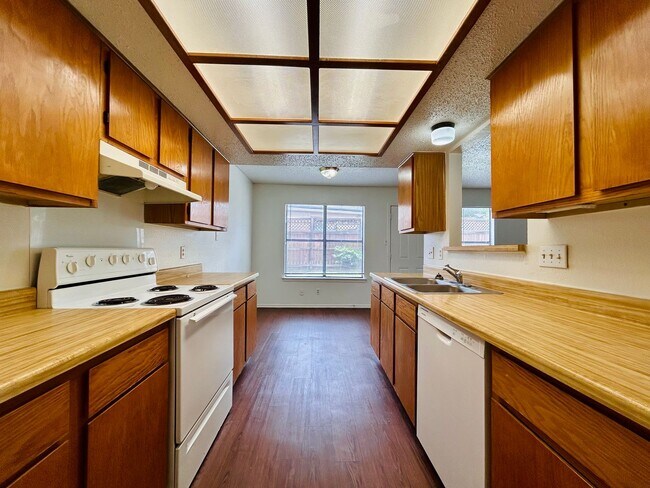 Building Photo - 9300 Kempler Dr