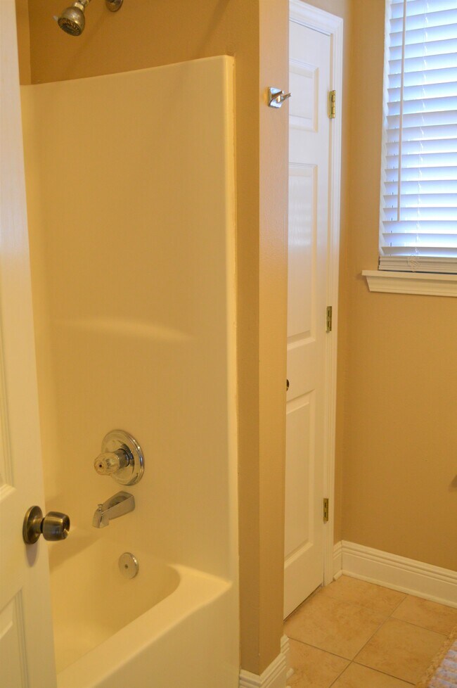 Bathroom shower - 626 St Ferdinand St