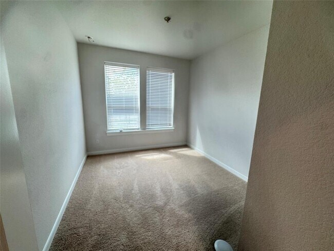 Building Photo - 108 Sorghum Dr
