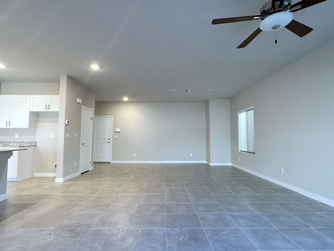 Building Photo - 4bd/2.5bath Single Family Home