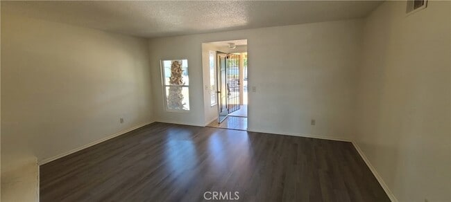 Building Photo - 421 Royal Cir