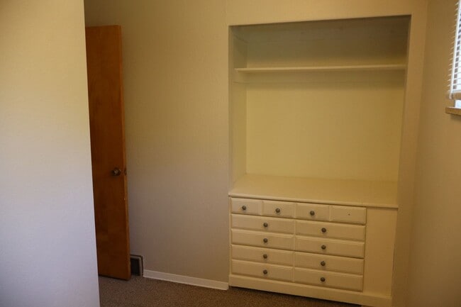 Building Photo - Spacious 3 Bedroom Home with Finished Base...