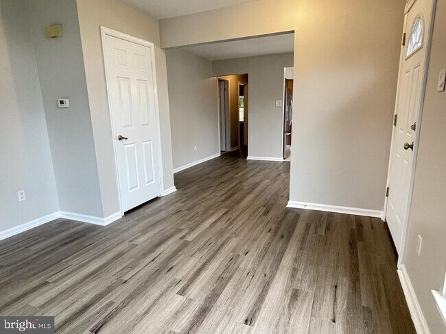 Building Photo - 294 Woods Edge Pl