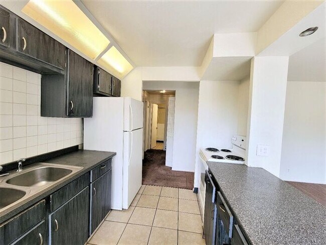 Building Photo - Charming 2-Bedroom Duplex | Limited-Time O...