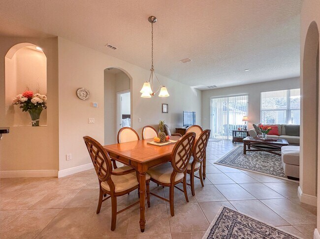 Building Photo - Furnished Rental in Golf Cart District!