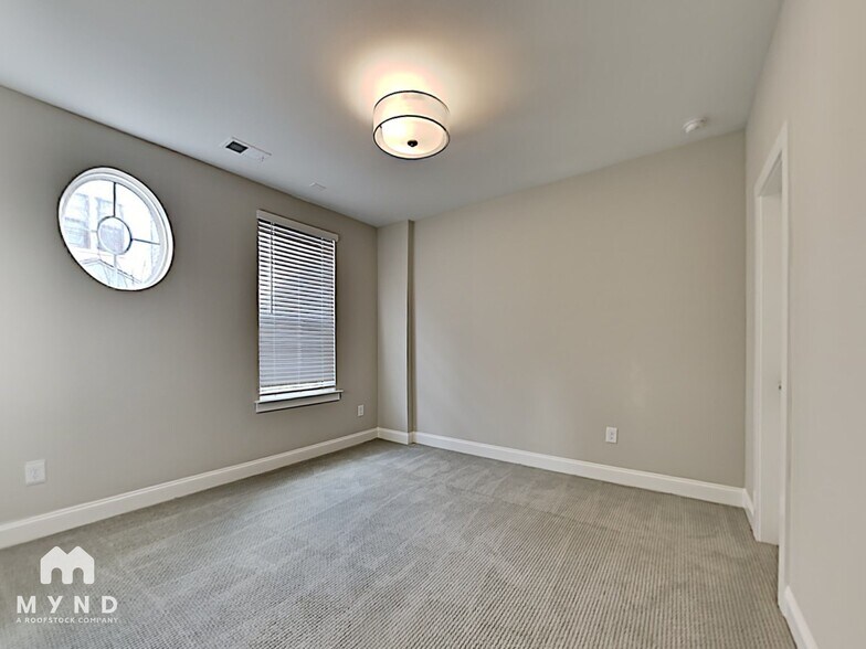 Building Photo - 576 Broadview Pl NE