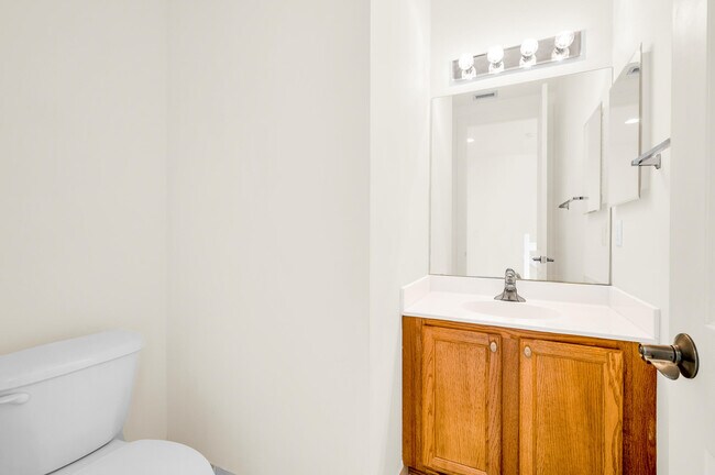Building Photo - 750 Millbrae Ct