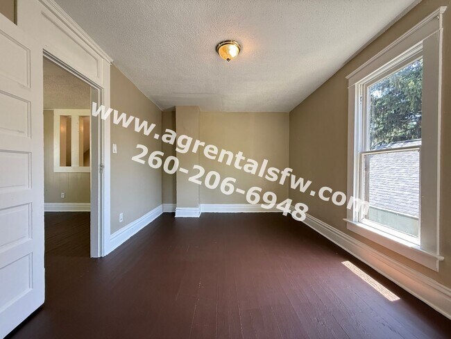 Building Photo - 2411 Fox Ave