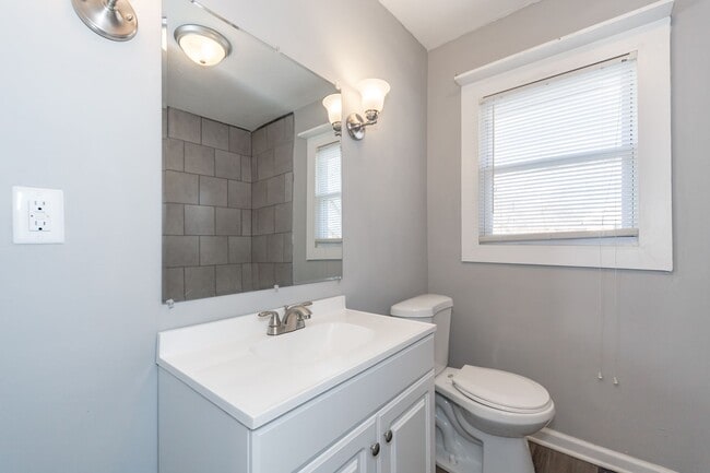 Building Photo - Beautifully Renovated 3-Bed, 2-Bath Home w...