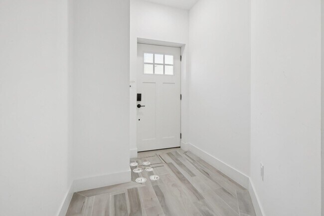 Building Photo - 131 Zabriskie St