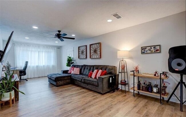 Building Photo - 1201 Holly Hills Dr SW