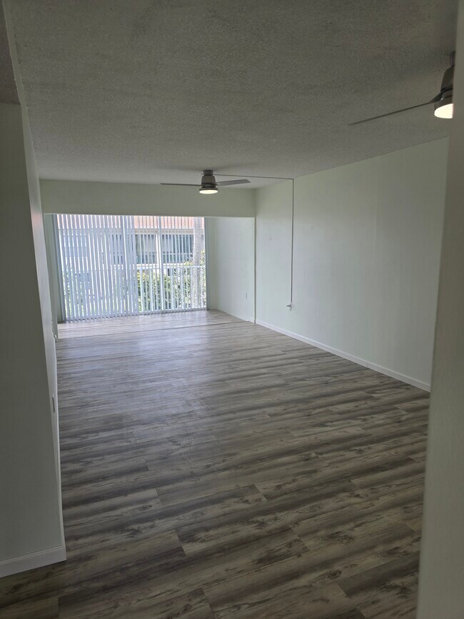 Building Photo - 10215 Regal Dr