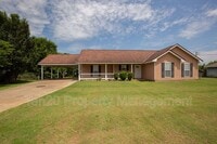 Building Photo - 39 Farmbrook Dr