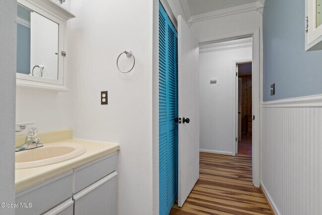 Building Photo - 25A Pine Ln