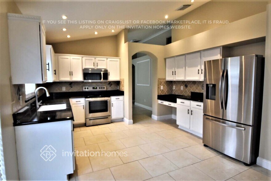 Building Photo - 10206 Hunters Haven Blvd