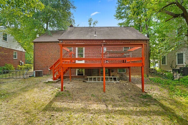 Building Photo - 2 Bed 1 Bath - Takoma Park Cottage- Large ...